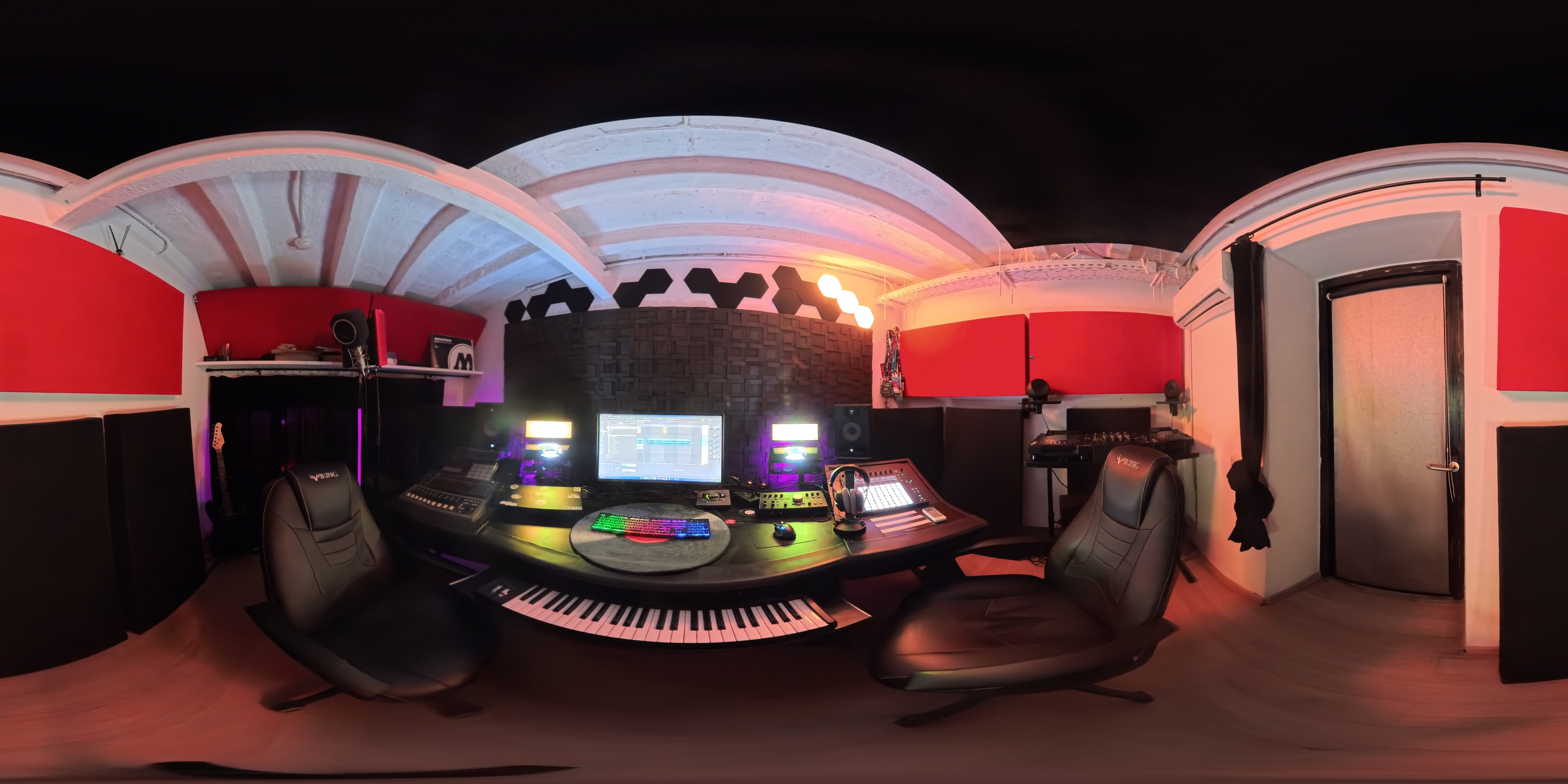 Продакшн-зона Scratch DJ School